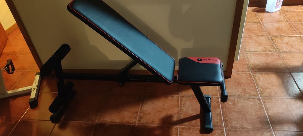 Gym Bench426431280904949761