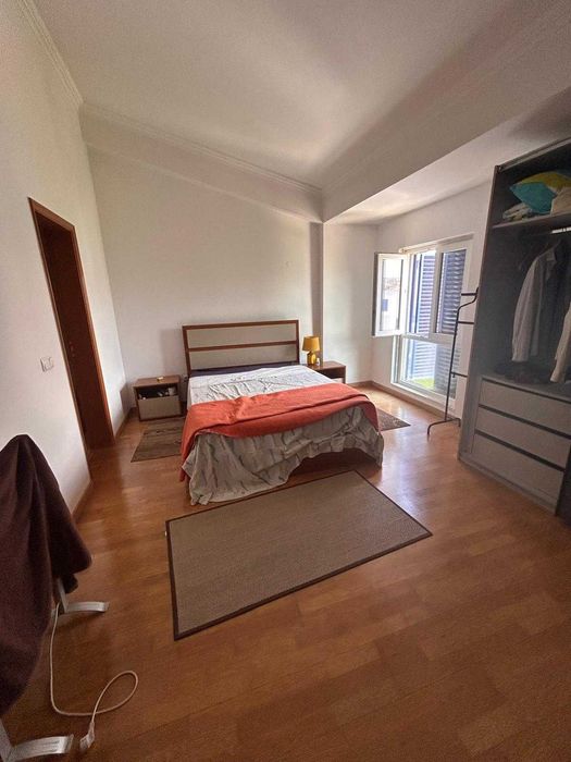 Arrenda-se: Apartamento T4+1 Duplex (Parcialmente Mobilado e Equipado) Excelente Exposição Solar | Portais da Arrábida – Quinta do Anjo – Palmela