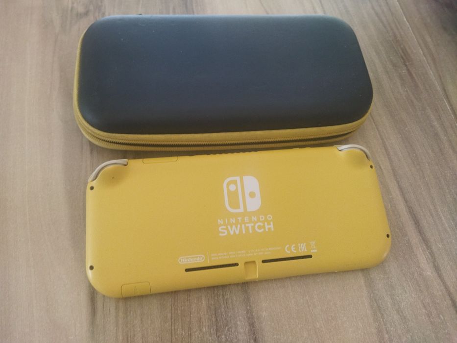 Nintendo Switch Lite amarela