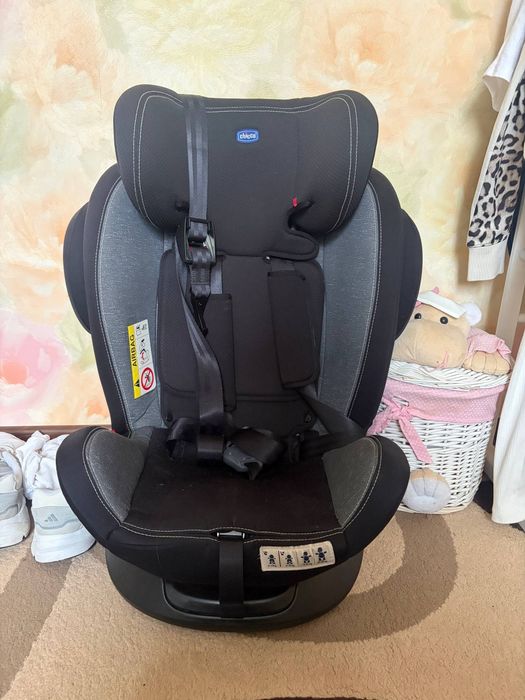 Універсальне дитяче автокрісло Chicco Unico Plus (0-36 кг) з Isofix