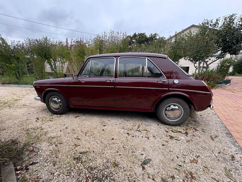 Carro clássico restaurado para venda
