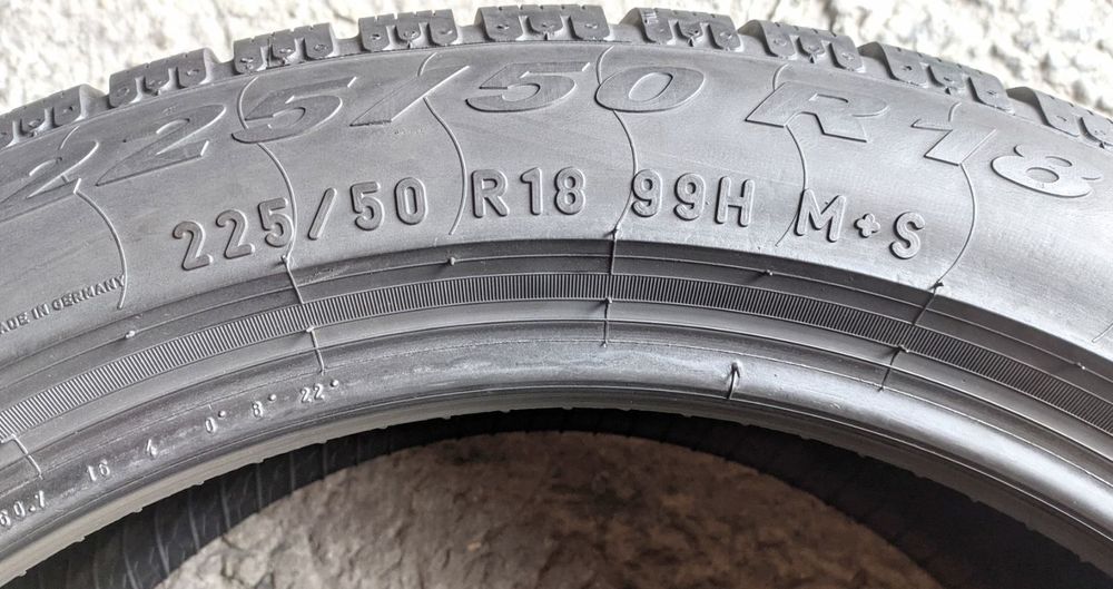 Шини зимові R18 225/50 Pirelli Sottozero Winter 210