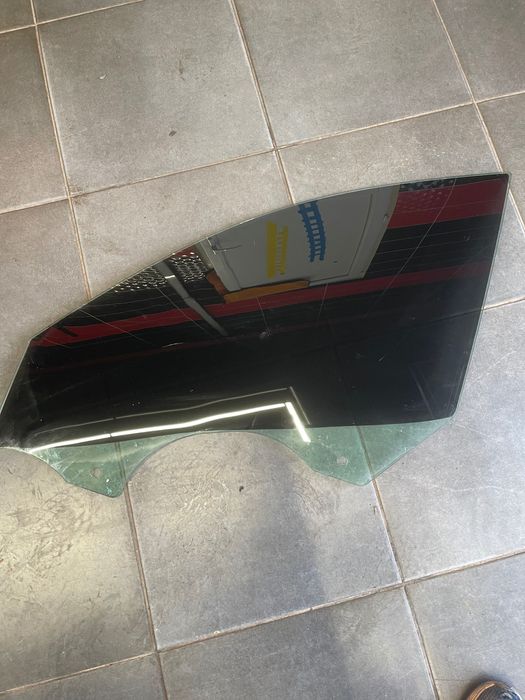 Ліве переднє скло BMW 7 G11,G12
