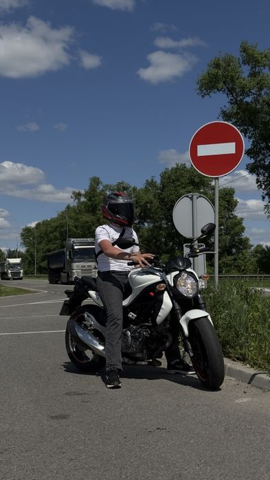 Suzuki gladius 400