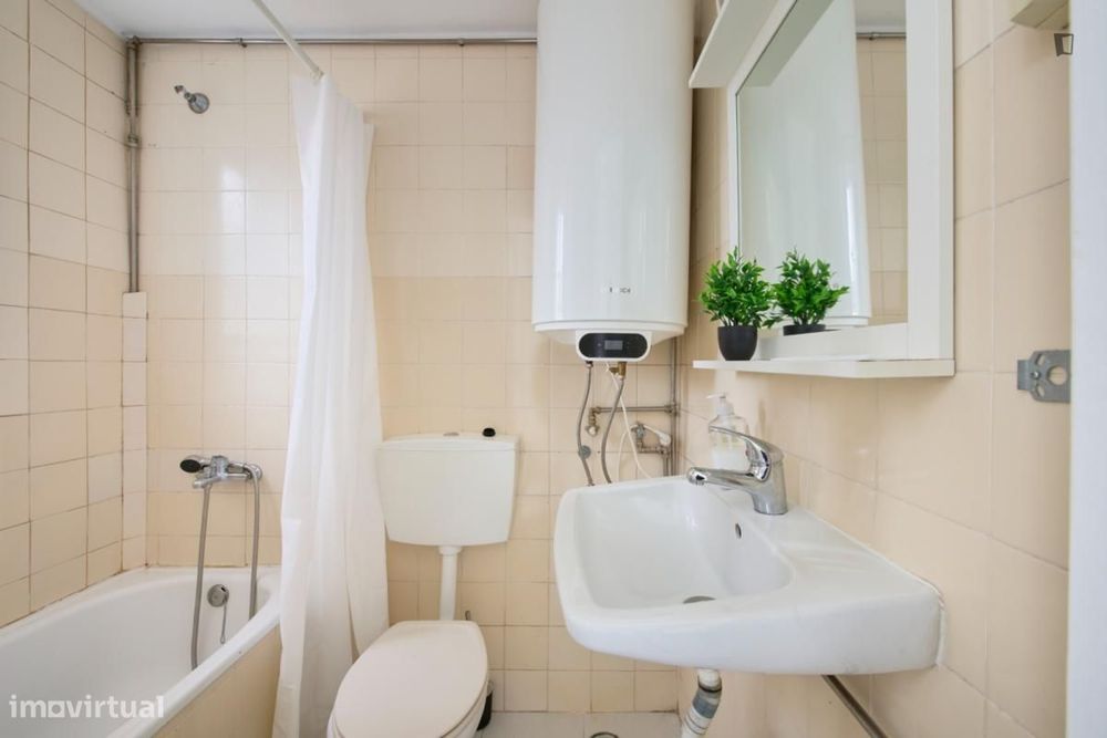 Quarto - localizado em Entrecampos Lisbon