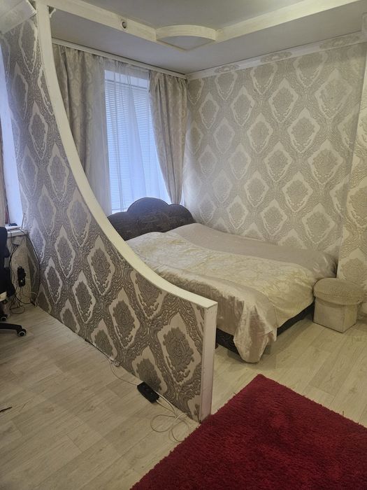 Продаю  часть дома,  с отдельным входом, возможно под офис или жилье.