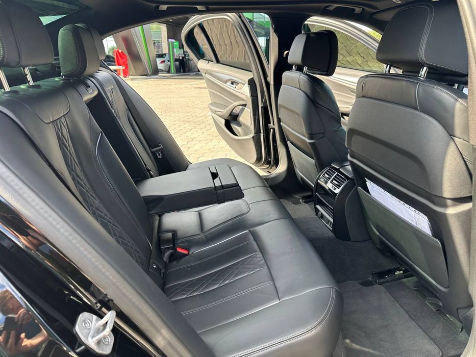 BMW G30 M550i 2022