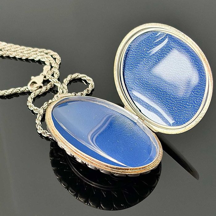 Srebrny medalion (sekretnik) wykonany ze srebra próby 925