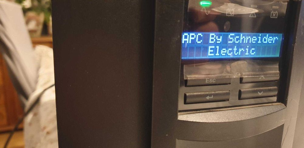 UPS APC Smart 1500