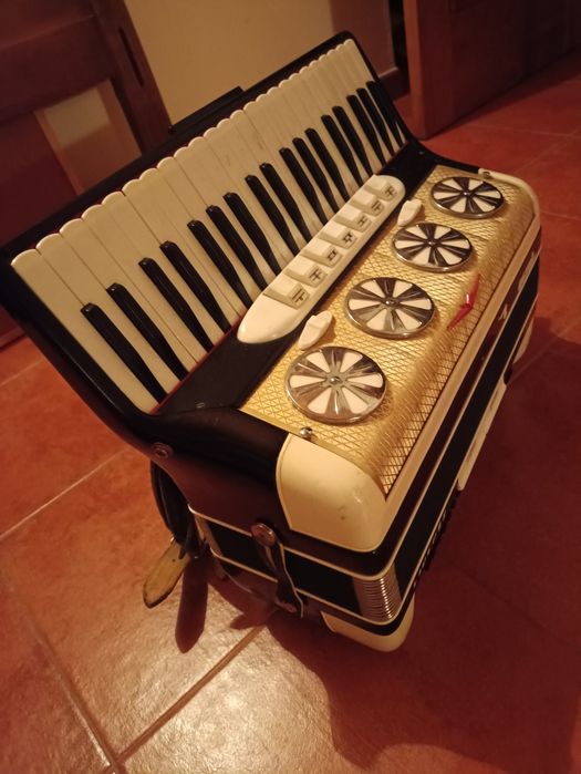 Acordeão bom estado