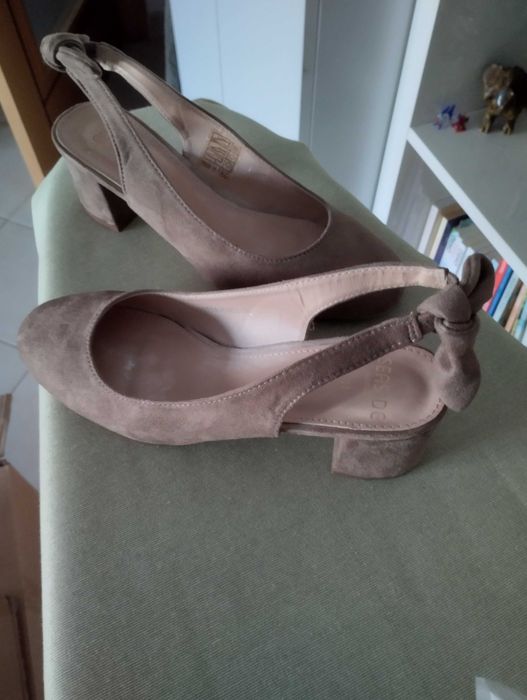 Sapatos novos camurça e 1 pele