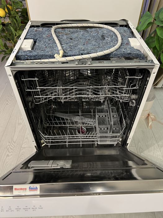 Продам посудомийну машину