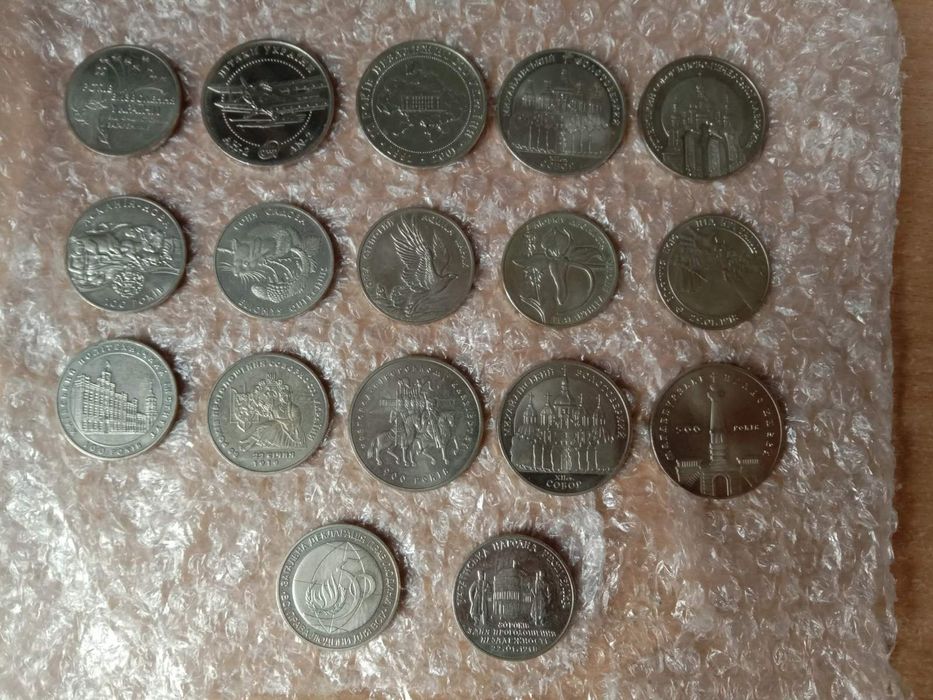Продам юбилейные монеты Украины в коллекцию.