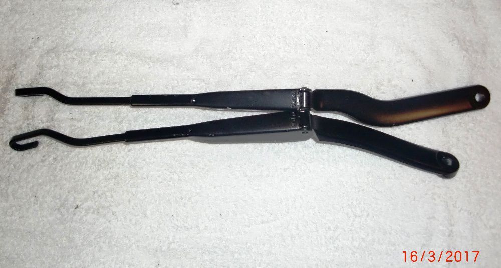 Braços astes de escovas limpa vidros para Saab 95