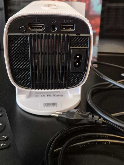 Projetor de Vídeo HD (Wi-Fi / Bluetooth) + Cabo para Telemóvel