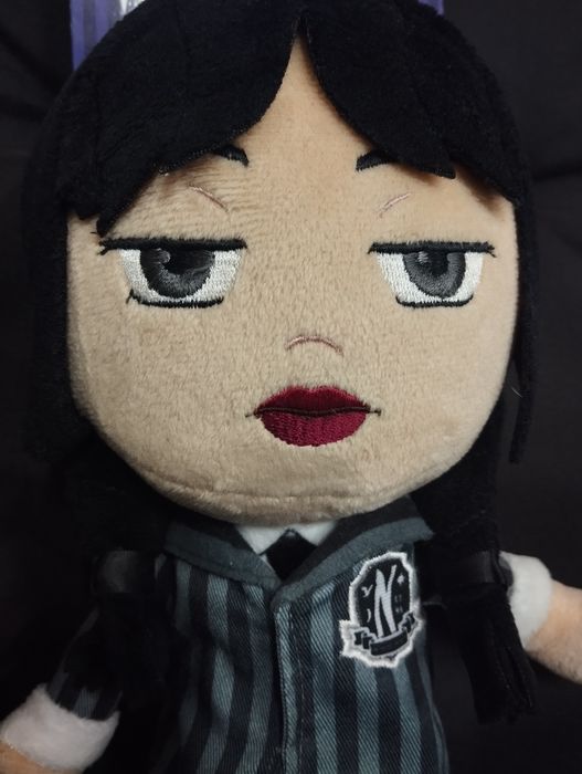 Wednesday maskotka lalka w mundurze 32cm