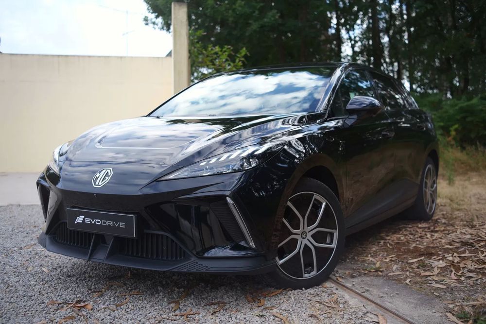 MG MG4 77 kWh Extended Range Luxury