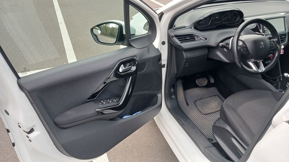 Пежо 208 Peugeot
