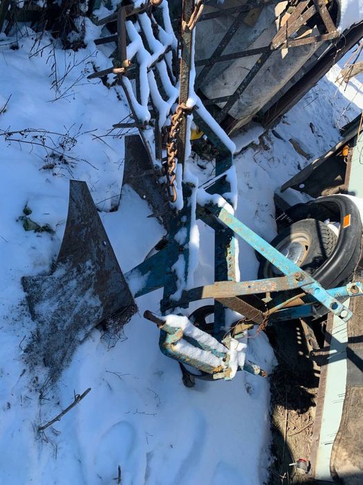 Продам плуг двох корпусний до трактора 2 по 25