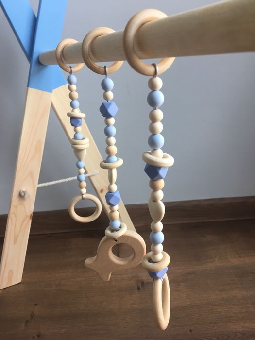 Stojak edukacyjny baby gym, zawieszki, gryzak drewniany