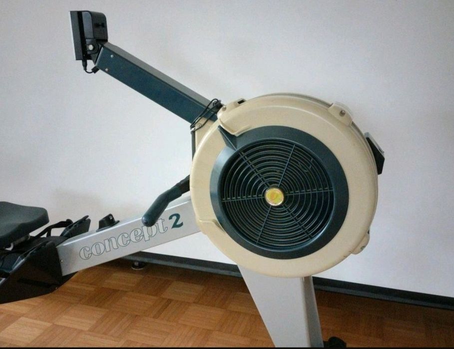 Powietrzny wioślarz Concept2 pm4. Model E podwyższony. Przebieg 13 km