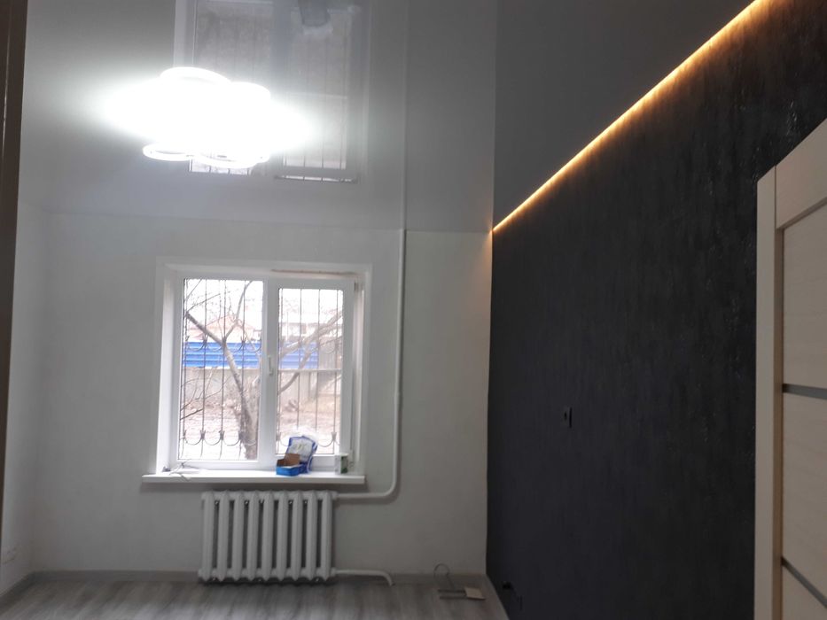 Натяжные потолки  отделочные работы