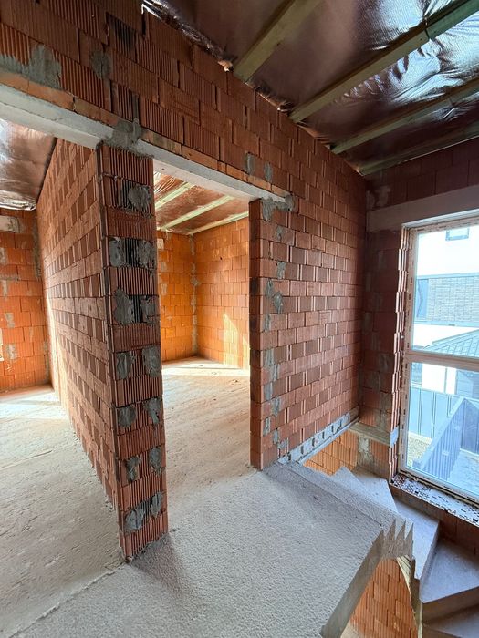 Продам Дуплекс поруч з Парком Дубки. Розвинена Локація. Без Комісії !