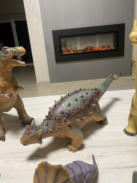 Дитячі іграшки динозаври