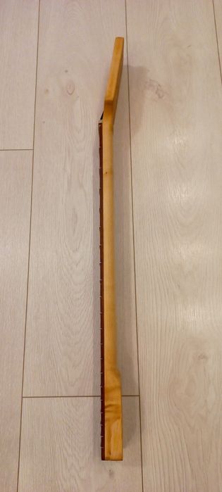 Gitara basowa.  Gryf