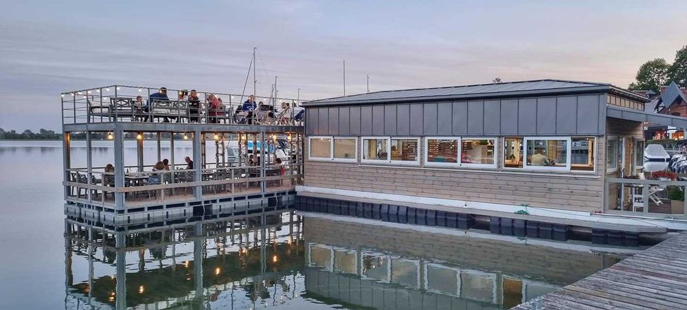Houseboat Domek na wodzie Jacht Działka nad jeziorem Dom letniskowy