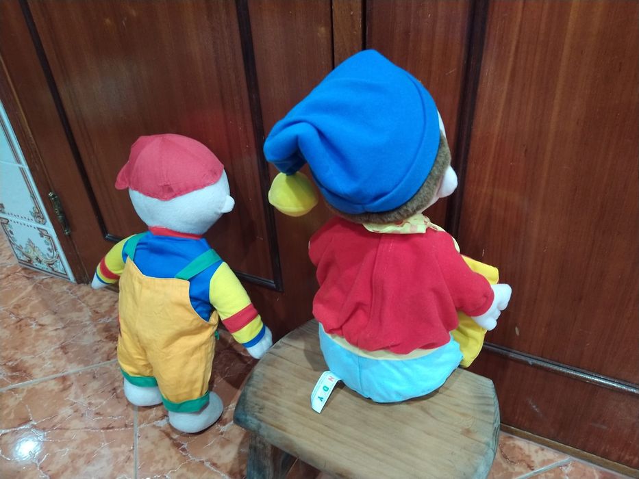 Bonecos peluche Noddy e Ruca casa quarto apartamento vivenda vizinha carro.