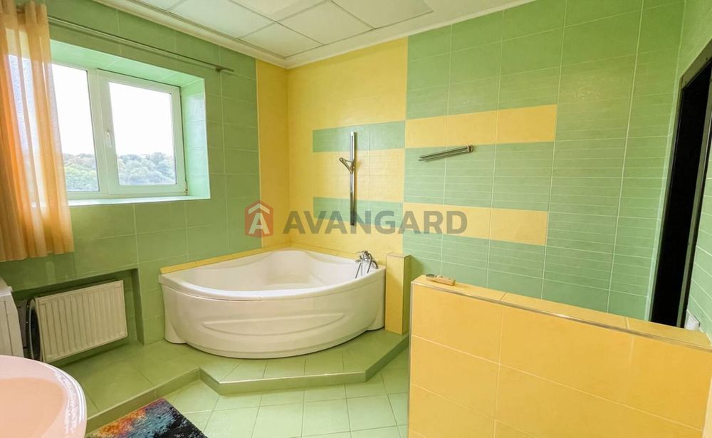 Велика простора квартира у цегляному якісному будинку ЖК Каскад