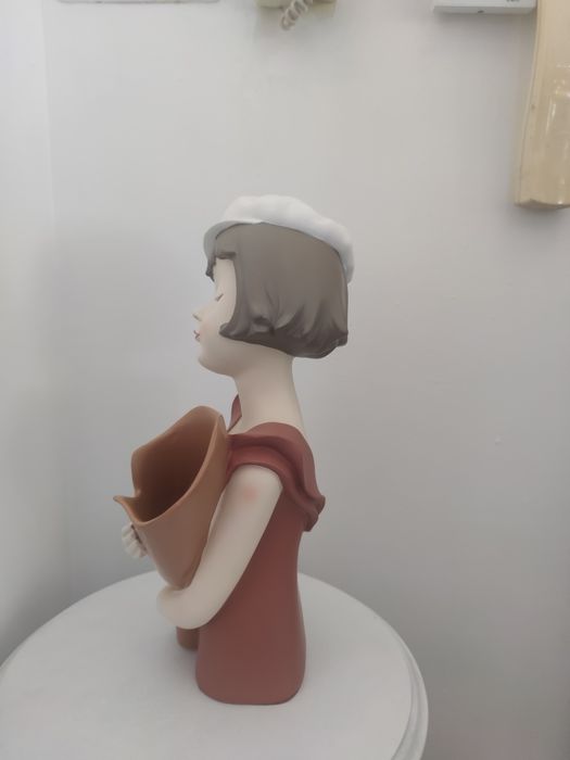 Jarra figura de menina muito charmosa 34 cm