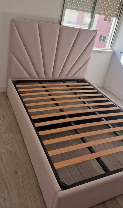 Camas De Casal Estofadas ALTA GAMA - MODELO RAYOS - Top de Gama 190x140m Estrado Incluído!!