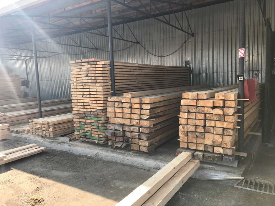 Пиломатериали з Закарпаття з сосни. Брус, дошка, рейка, доставка.