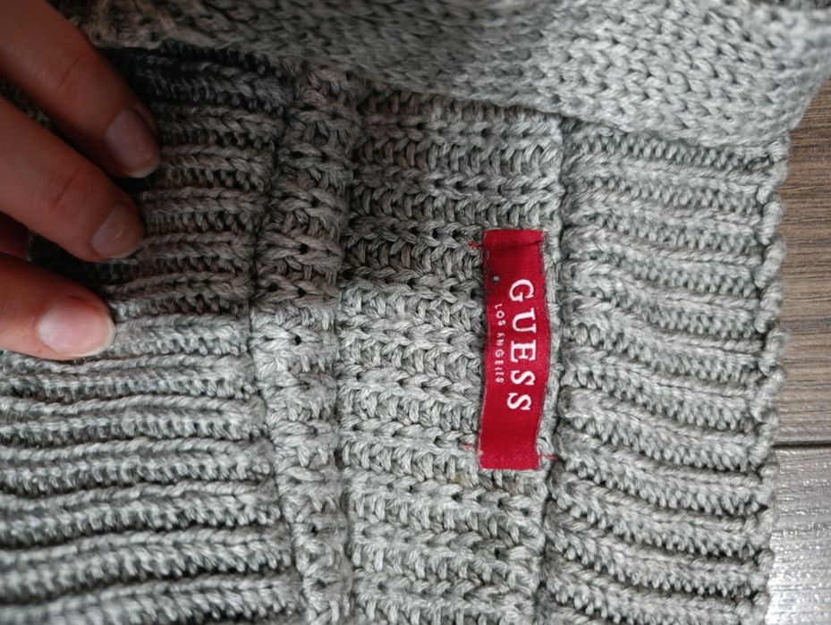 Szary sweter damski Guess