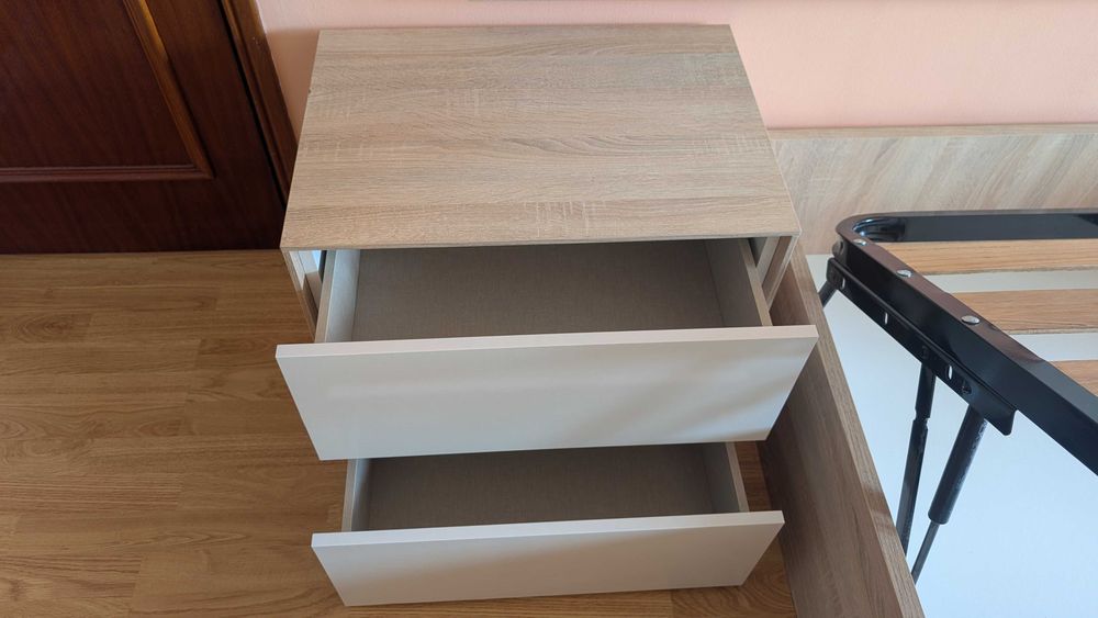 Venda de mobília de quarto de casal.