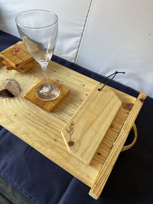 Pack rustico tabuleiro + pousa copos + tabua de servir