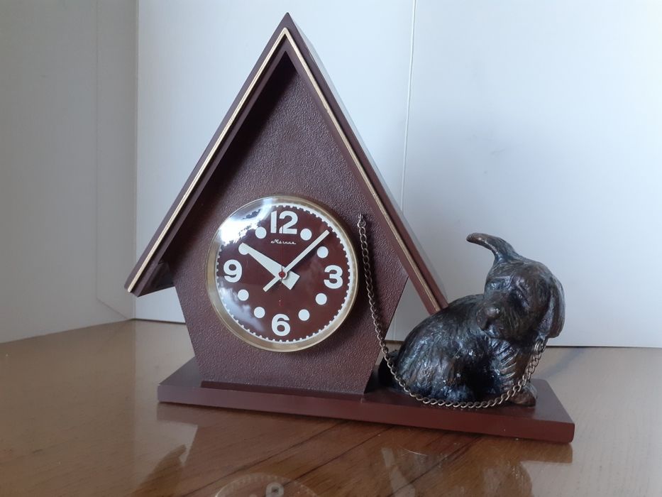 Часы молния "пёс у будки"