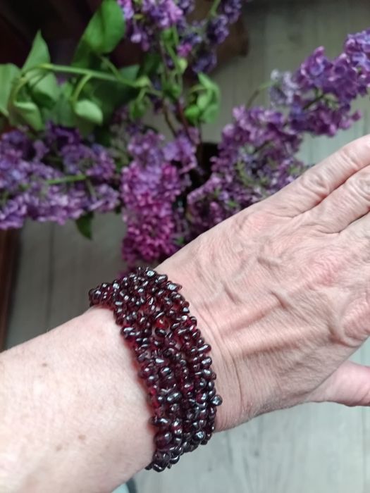 Гранатовий браслет