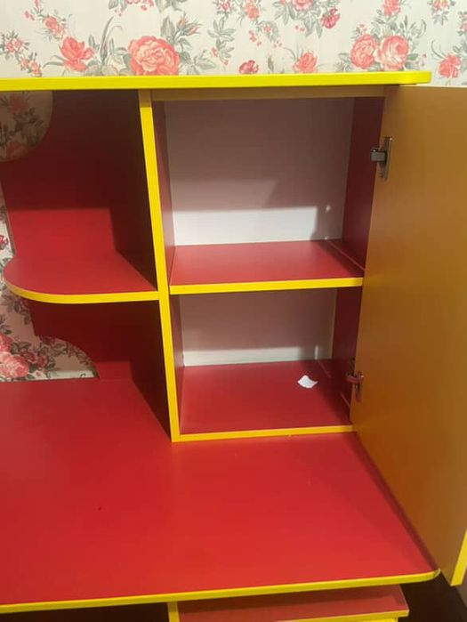 Компʼютерний стіл