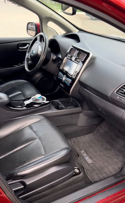 Авто Nissan LEAF