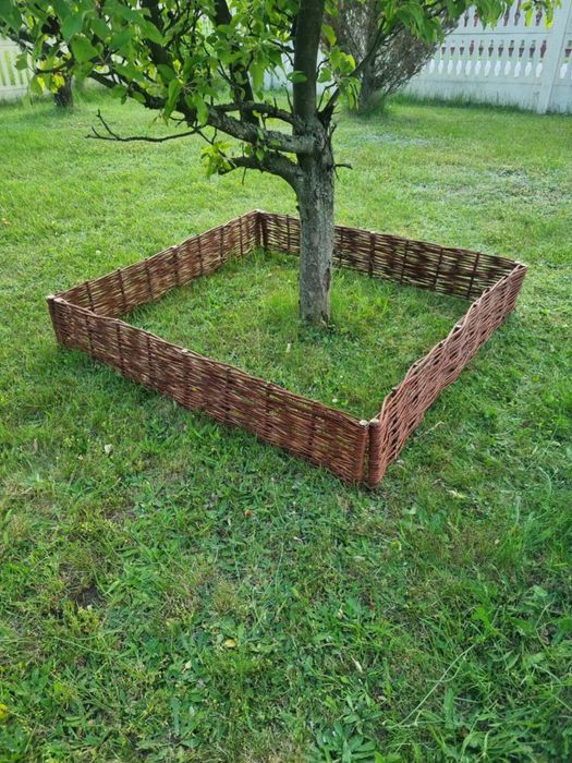 Palisada ogrodowa wiklinowa plotki obrzeze ogrodzenie  rabatka