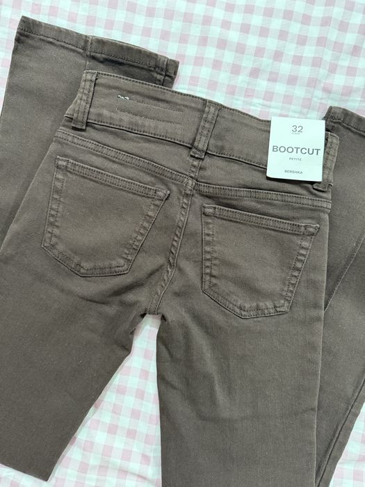 джинси Bershka кльош-bootcut, розмір xs/32, нові
