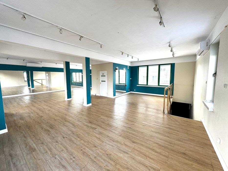 Lokal piętrowy 155 m2 w centrum Pruszkowa.