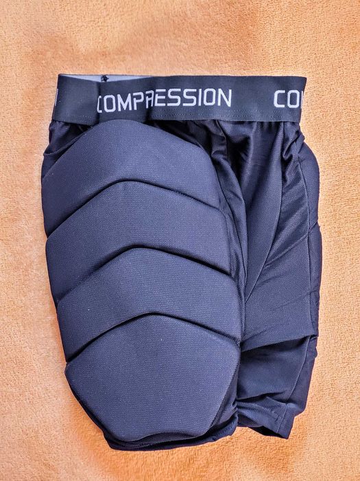 Spodenki ochronne na narty i snowboard, rozmiar M