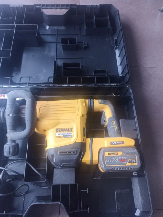 Młot wyburzeniowy SDS MAX 54V 10.5J DeWALT DCH832