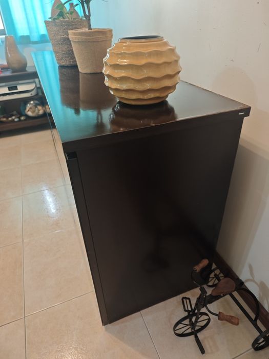 Aparador preto de sala