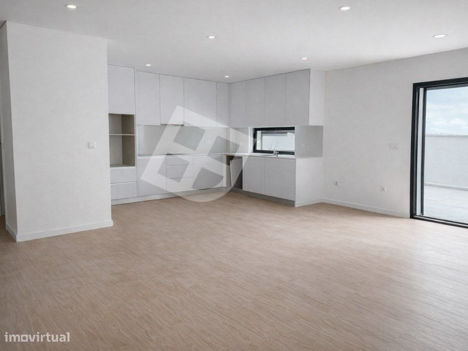 Apartamento T2 com terraço - Centro de Esgueira