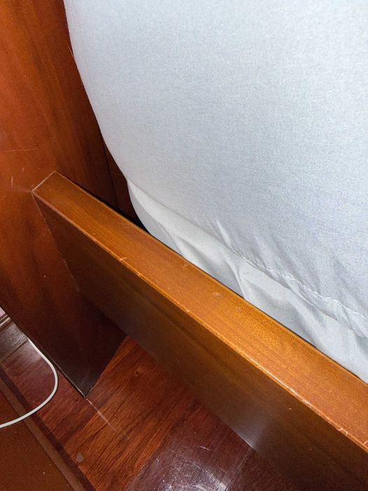 Cama de madeira + Estrado